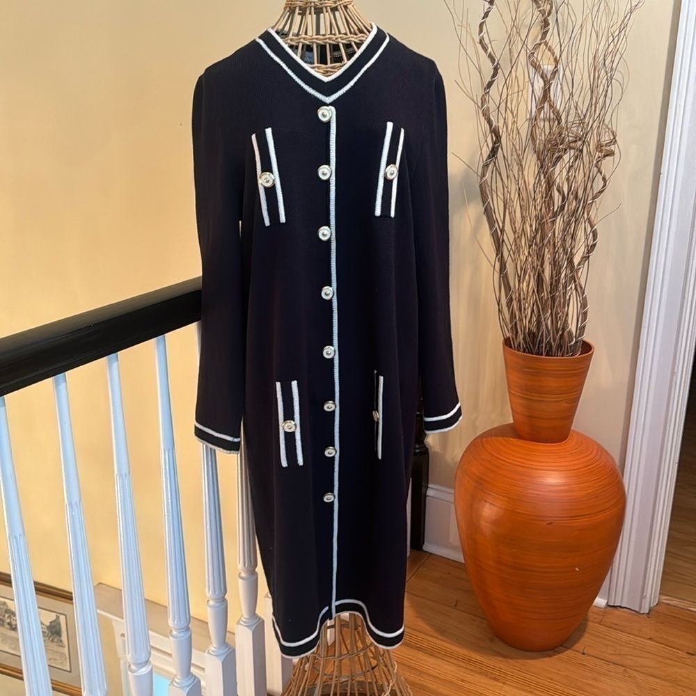France’s Brewster 🎉Sale🎉Vintage black and white knit dress
